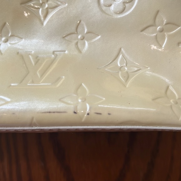 Louis Vuitton Vernis Reade
Mini Tote - Picture 10 of 12